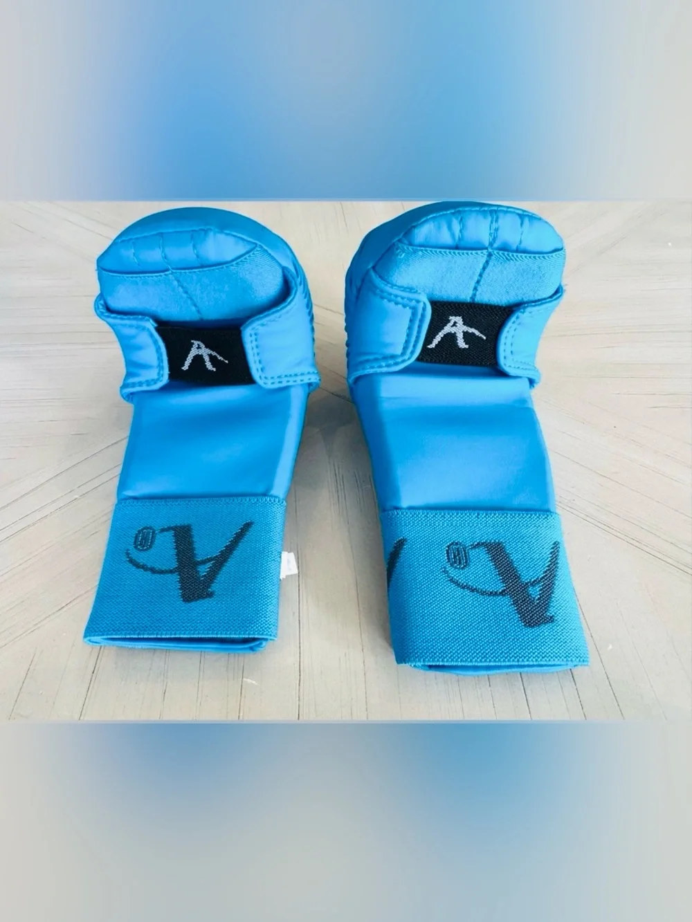 ARAWAZA Youth Fist Gear Gloves Size XS Blue Karate Taekwondo Martial Arts